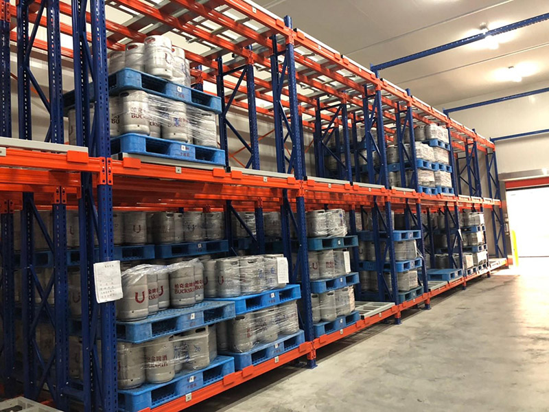 塑料托盤工廠倉(cāng)庫上貨架